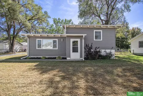 1515 Murray Ave, Carter Lake, IA 51510