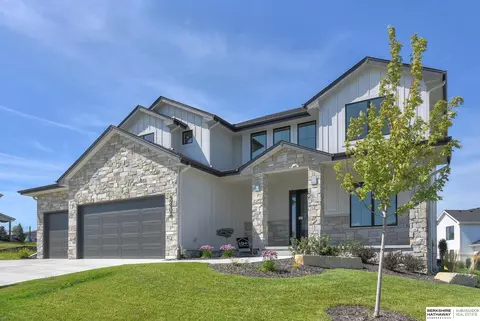 3902 S 211th St, Elkhorn, NE 68022