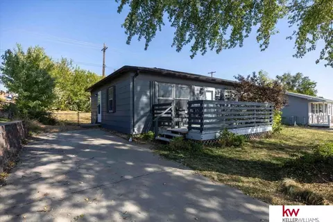 8116 Valley Rd, La Vista, NE 68128