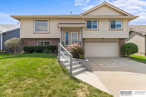 4619 Brook St, Papillion, NE 68133