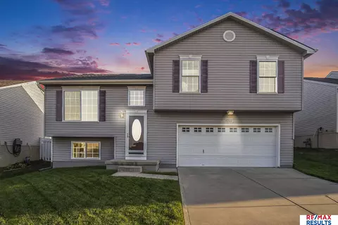8765 Kimball St, Omaha, NE 68122