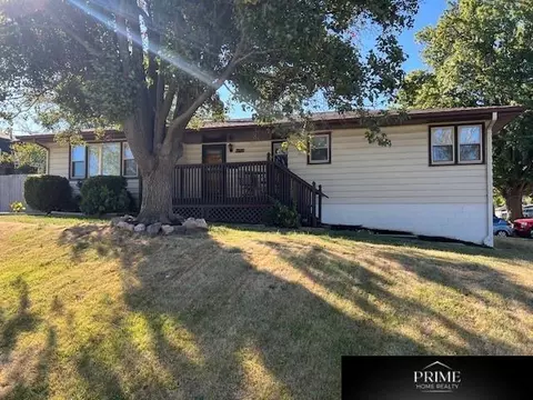 5125 Grover St, Omaha, NE 68106