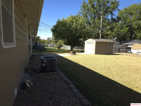 1704 Washington St, Beatrice, NE 68310 photo 3