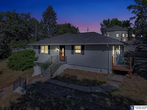 505 E 7th St, Louisville, NE 68037