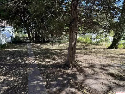 Exterior - 714 N 7th St, Beatrice, NE 68310 photo 2 of 2