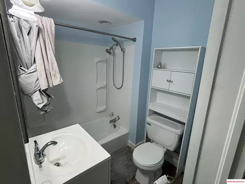 Bath - 714 N 7th St, Beatrice, NE 68310 photo 1 of 1