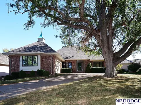 6525 S 100 St, Omaha, NE 68127