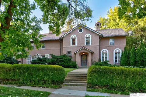 5219 Chicago St, Omaha, NE 68132