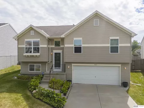 9157 Weber St, Omaha, NE 68122