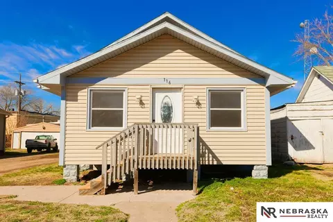 116 E Vass St, Valley, NE 68064