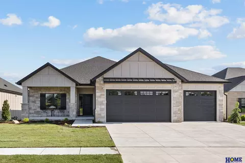 9737 Hillcrest Trl, Lincoln, NE 68520