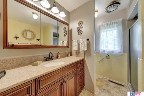 Bath - 1613 N 4th Rd, Eagle, NE 68347 photo 1 of 3