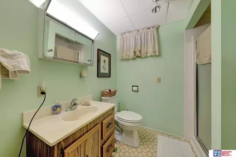 Bath - 1613 N 4th Rd, Eagle, NE 68347 photo 3 of 3