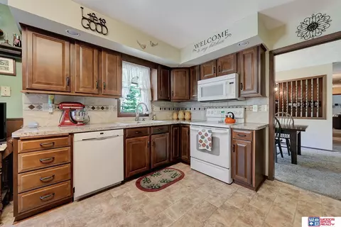Kitchen - 1613 N 4th Rd, Eagle, NE 68347 photo 4 of 7