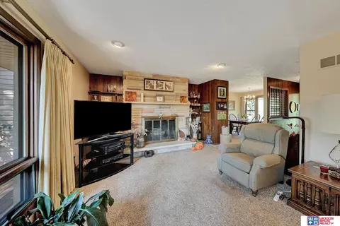 Living - 1613 N 4th Rd, Eagle, NE 68347 photo 4 of 5