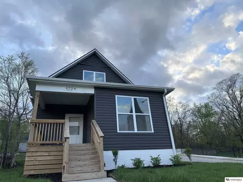 2724 N 30 St, Omaha, NE 68111