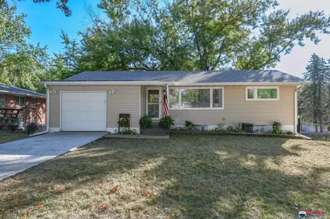 1916 Morningside Dr, Lincoln, NE 68506