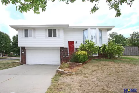 7947 Twin Oaks Rd, Lincoln, NE 68516