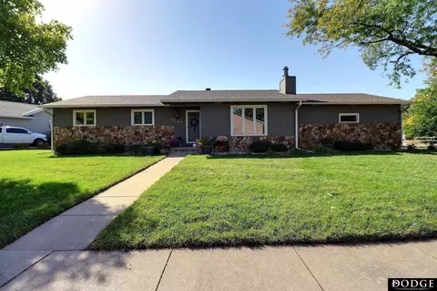 1141 Nelson Ln, Fremont, NE 68025