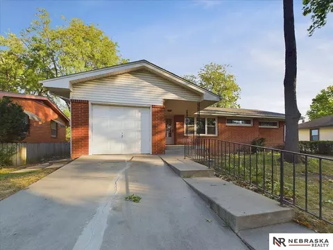 7134 Dudley St, Lincoln, NE 68505