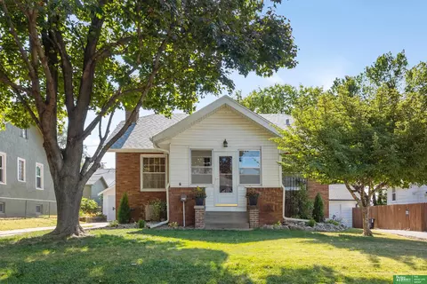 5707 Mason St, Omaha, NE 68106