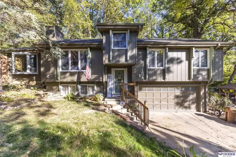 1604 Farrell Dr, Bellevue, NE 68005