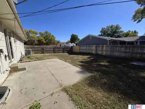 Exterior - 2121 Garfield St, Beatrice, NE 68310 photo 2 of 4