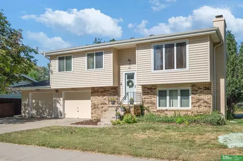 310 W Whittingham St, Valley, NE 68064