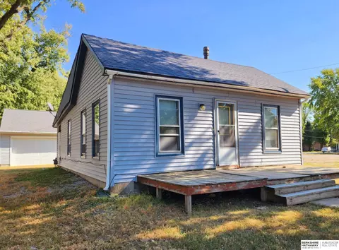 512 Maple St, Friend, NE 68359