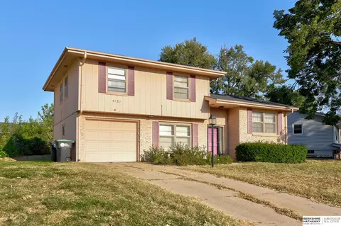 5725 S 107th St, Omaha, NE 68127