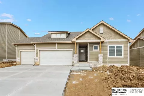 10436 Cody St, Papillion, NE 68046