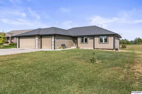 129 Lake View Dr, Tekamah, NE 68061