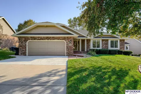 4631 Birch Hollow Dr, Lincoln, NE 68516