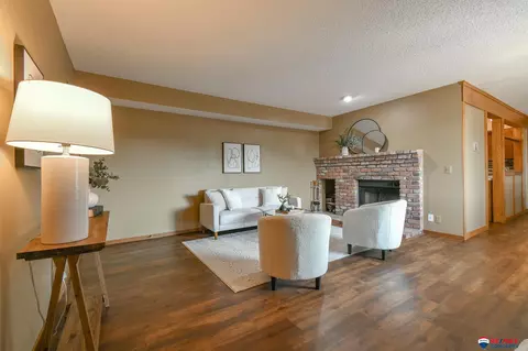 4321 S 58th St #9, Lincoln, NE 68516