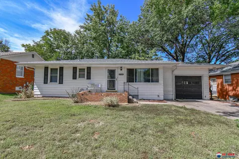 2725 S 38 St, Lincoln, NE 68506