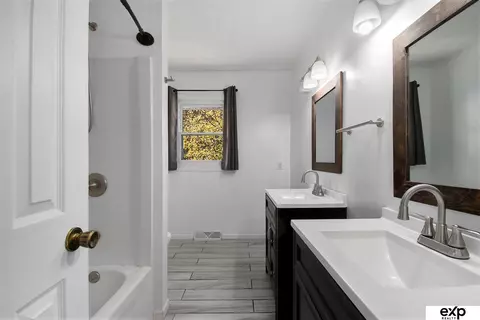 Bath - 1707 Childs Rd E, Bellevue, NE 68005 photo 2 of 2