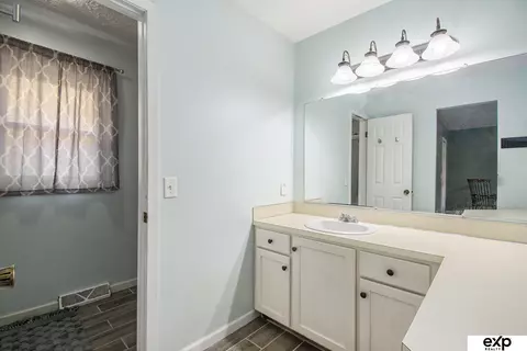 Bath - 1707 Childs Rd E, Bellevue, NE 68005 photo 1 of 2