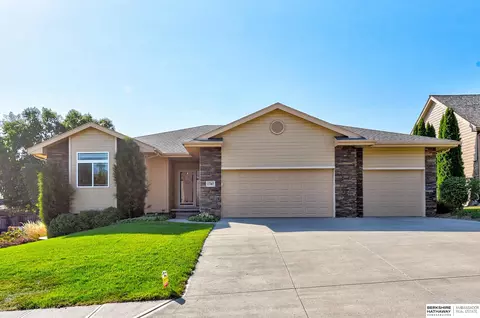17367 Y St, Omaha, NE 68135