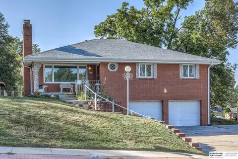 3829 Harrison St, Omaha, NE 68147