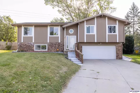 3301 E Dutchman Cir, Bellevue, NE 68123