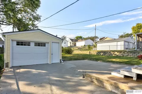 5829 Elm St, Omaha, NE 68106 photo 3