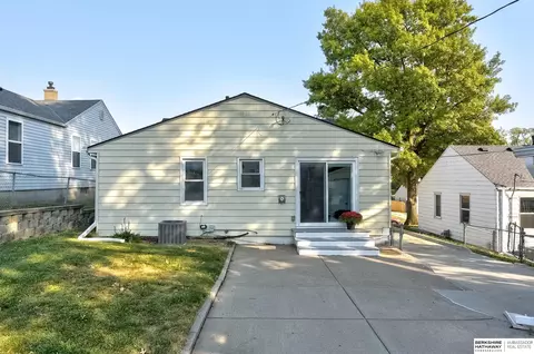 5829 Elm St, Omaha, NE 68106 photo 2