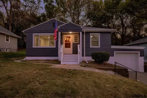 4409 Pinkney St, Omaha, NE 68111