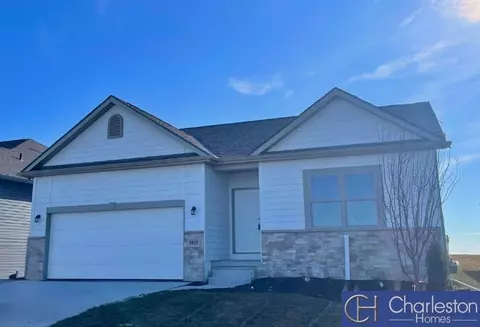 4919 Lynnwood Dr, Papillion, NE 68133