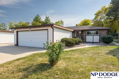 2109 Sandstone Rd, Lincoln, NE 68512