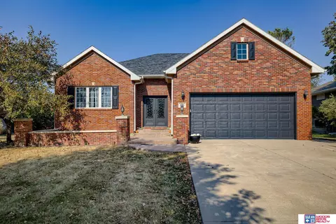 9110 Merryvale Dr, Lincoln, NE 68526