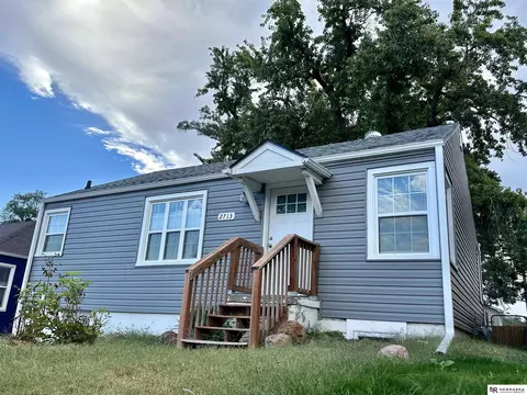 2713 S 60 St, Omaha, NE 68106