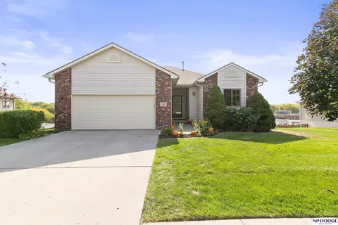2161 Crestridge Dr, Blair, NE 68008