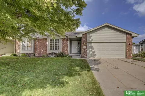 11610 Ridgeview Cir, Papillion, NE 68133