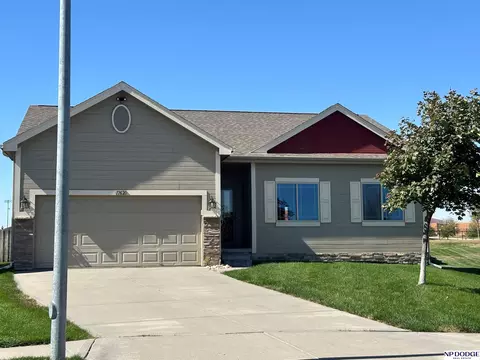 17620 Ames Cir, Omaha, NE 68116